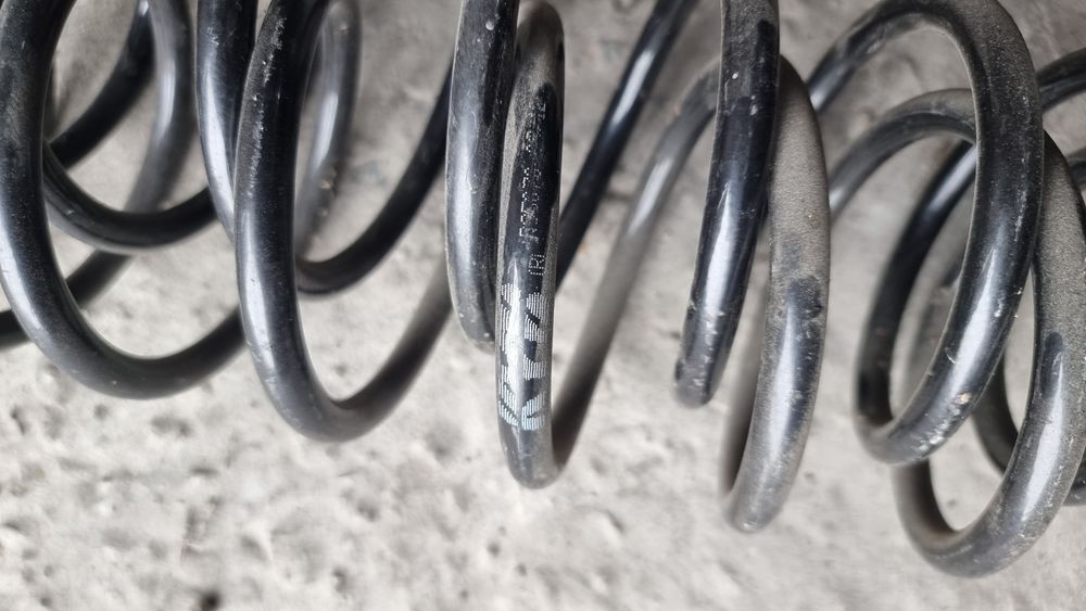 Пружины задние KYB (Каяба) Volkswagen Golf III