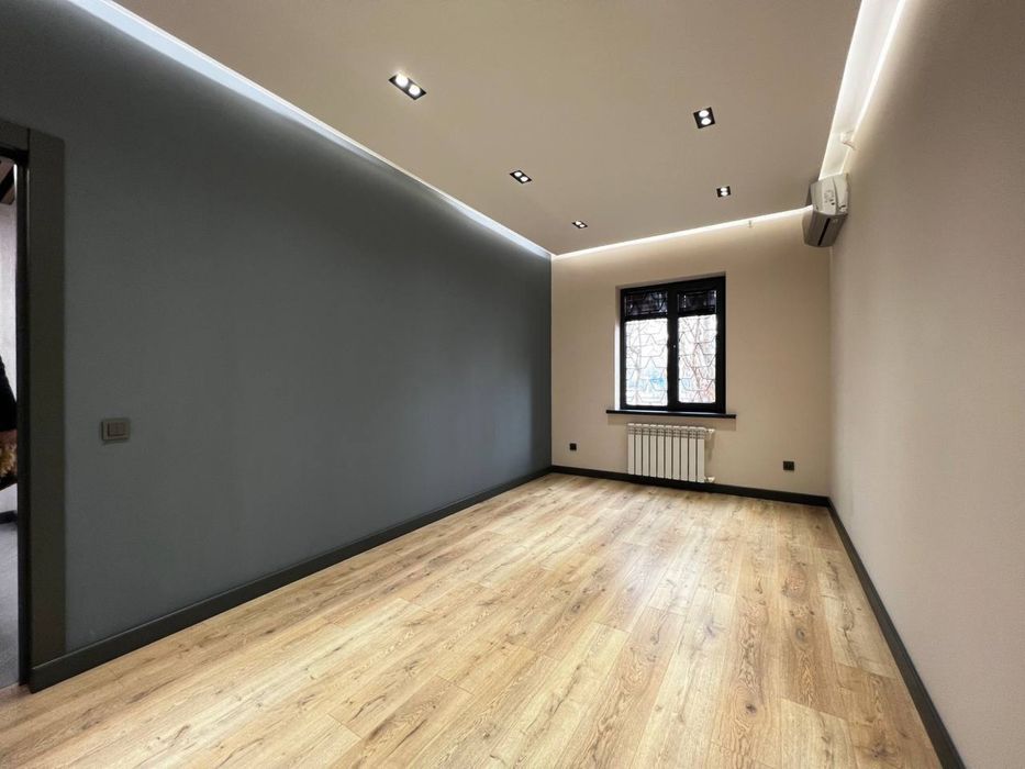 Продаётся Срочно нежилой помещение госпитальной ор-р Базар 120.м2