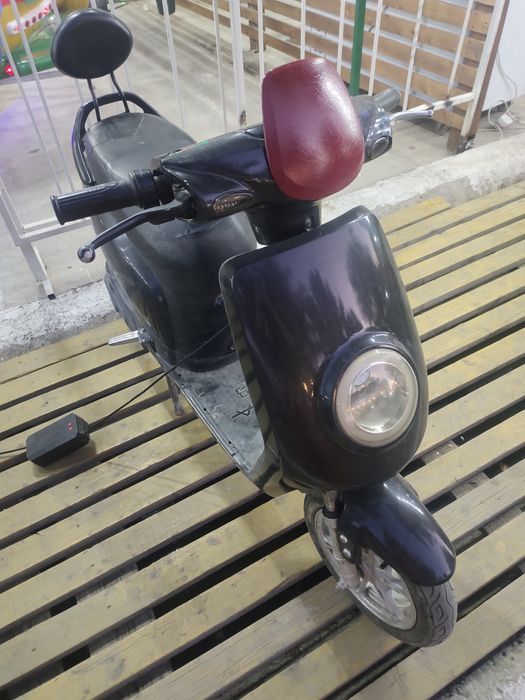 Скутер срочно сотилади