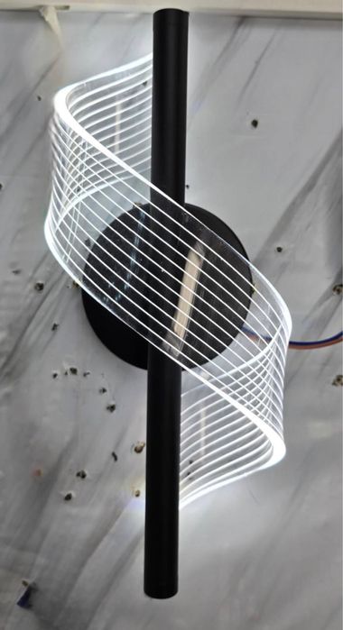 Продается новая люстра