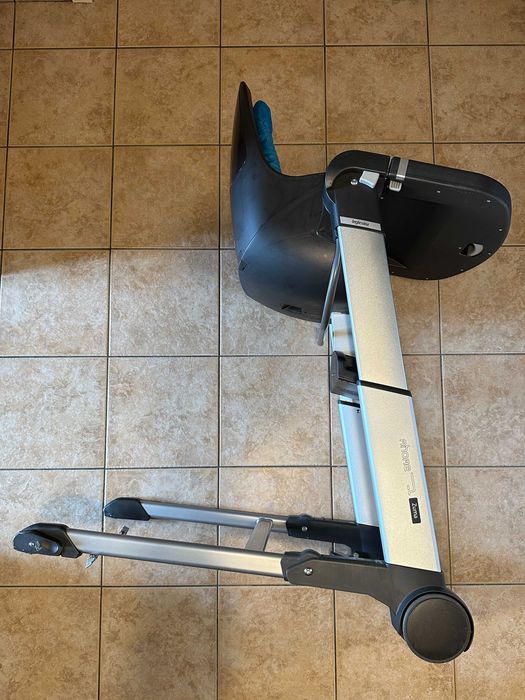 Scaun de masa INGLESINA Zuma culoare Light Blue cu cadru gri, stare excelenta!