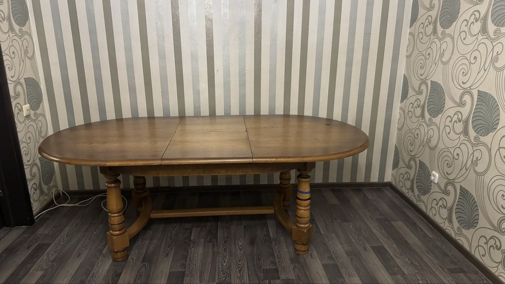 Продам гостиный стол б/у.