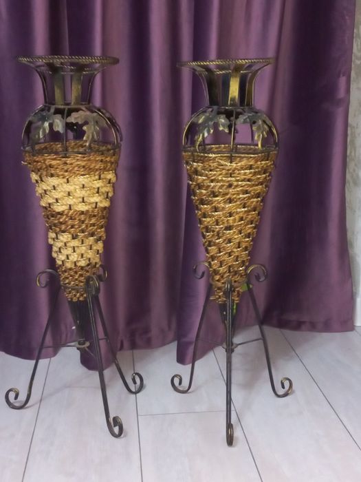 Вазоны кованные для декора комнат