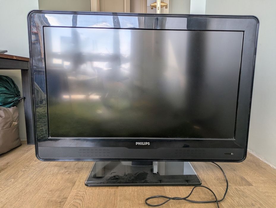 Телевизор 32" Philips 32PFL3403/12 в отличном состоянии