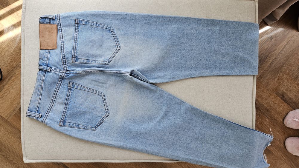 Pull&Bear Дънки с малка бродерия 36 размер