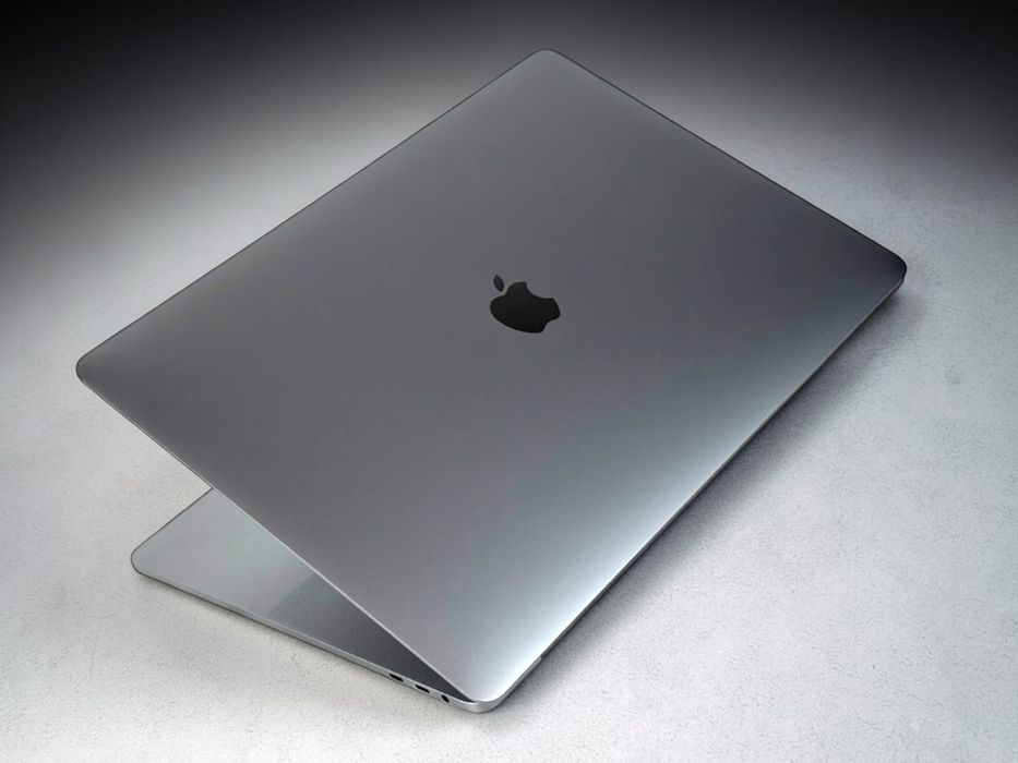 Macbook Pro 15 2018 i7 2,2Ghz 32RAM 1TB Space Gray Перфектен! Гаранция!