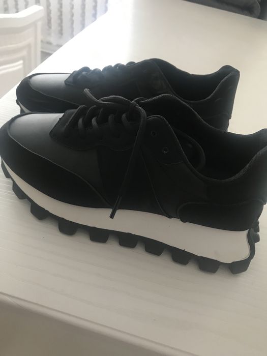 Продам кроссовки