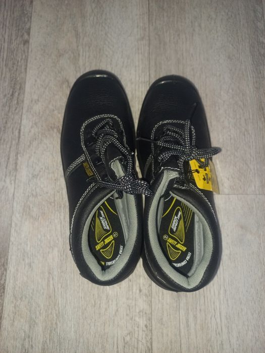 Обувь для строительства