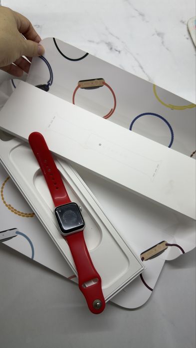 Продам Apple Watch SE 40