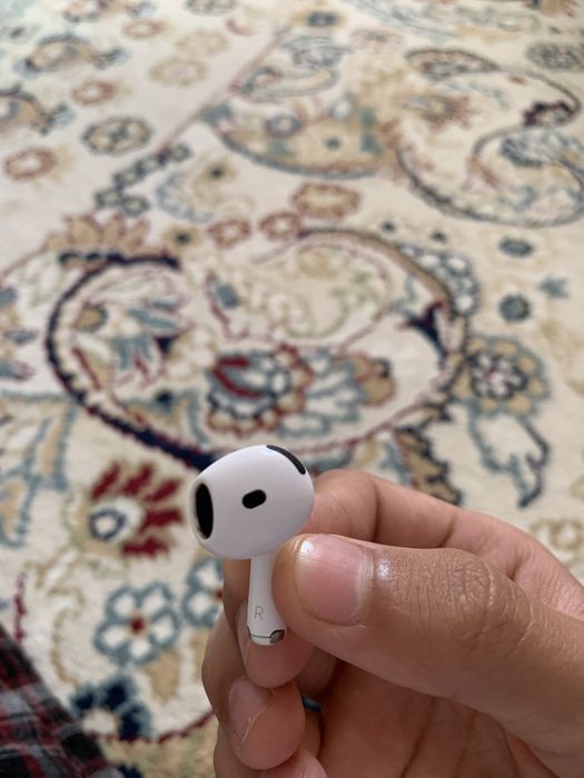 Продам Airpods 4