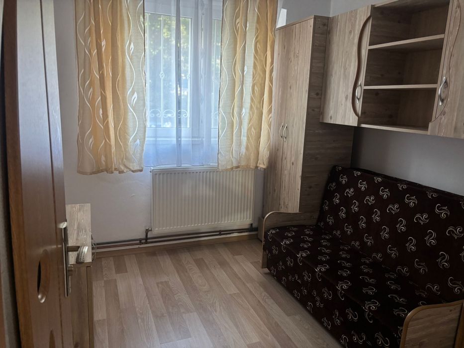 Apartament cu 3 camere, la Parter de închiriat – zona Decebal