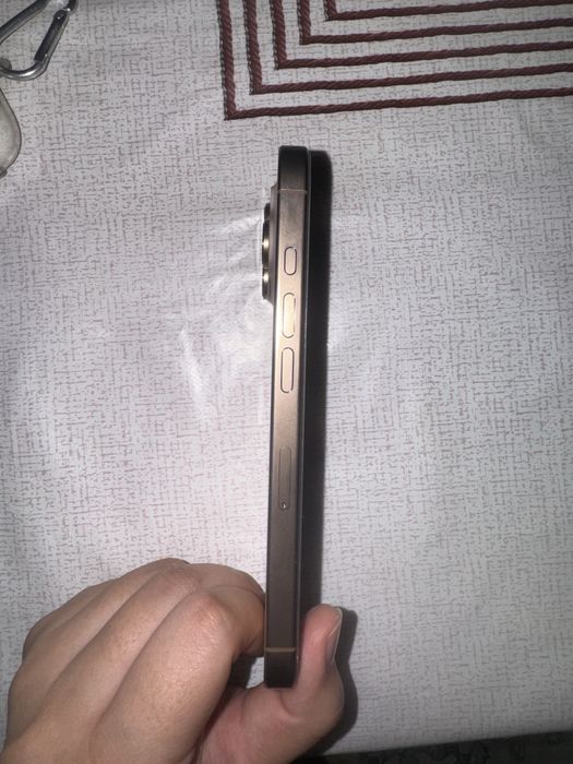 Продаю Iphone 16 pro