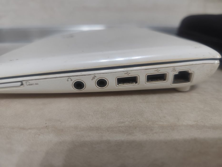 Лаптоп asus 10.1