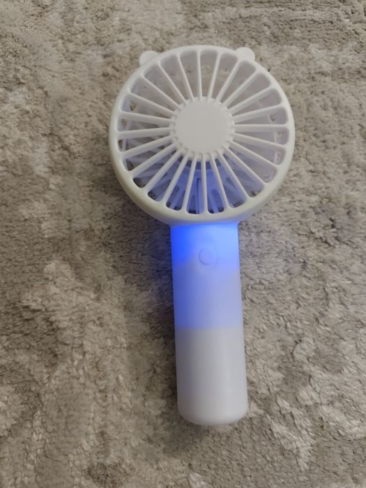 Ручной вентилятор.