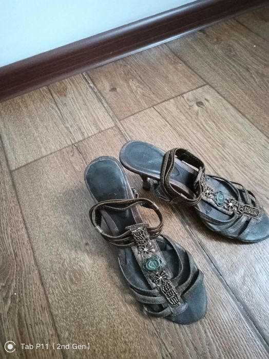 Босоножки на каблуке  б/у