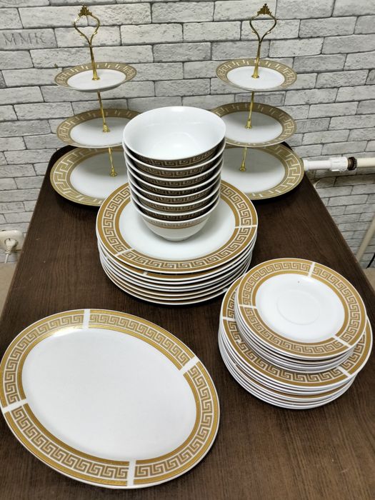 Продам набор посуды на 8 персон