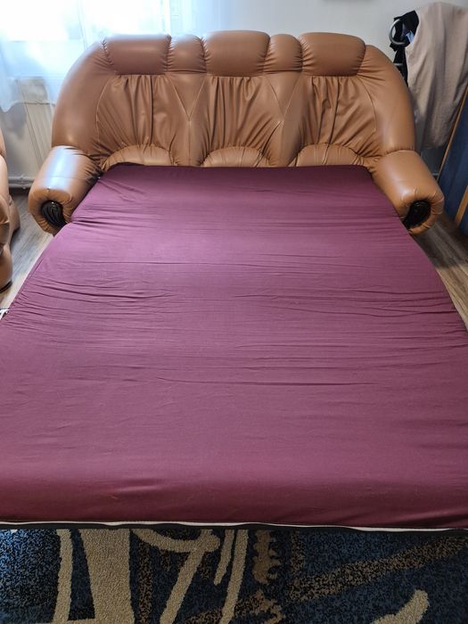 Vând canapea extensibila cu doua fotolii
