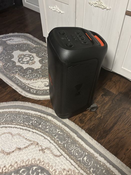 Vand  / Schimb Boxa jbl 320 ca noua