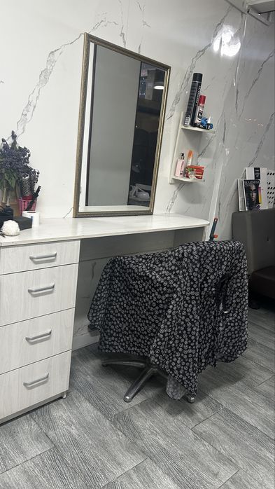 Продается тумба для парикмахера