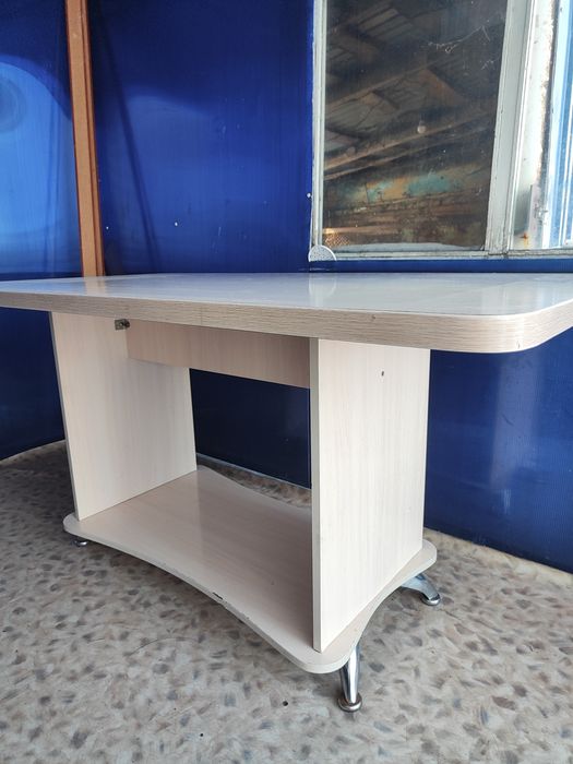 Продам стол кухонный