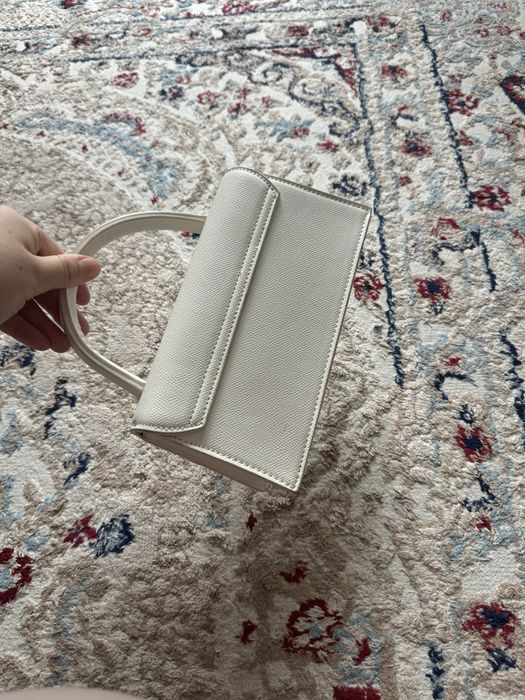 Сумка жакмюс белого цвета