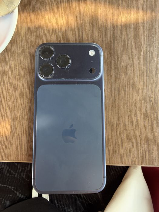 Vand iphone 17 pro max 256gb