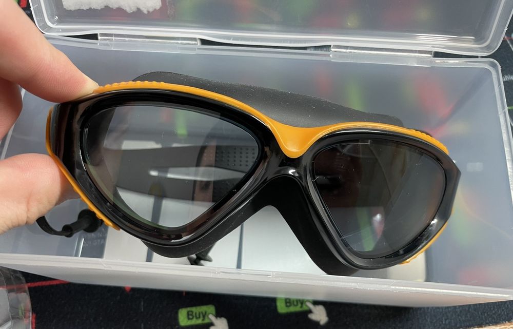 Очила за плуване