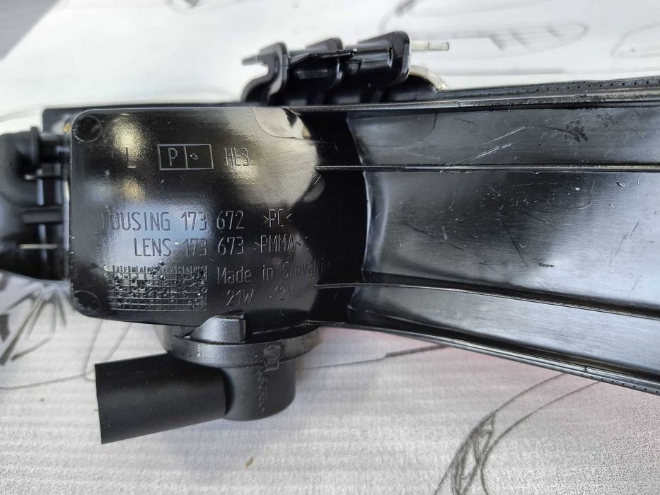 Lampa Ceata Spate Stanga Volkswagen Touareg 2011 / 2010-2014 Cod OEM 173672 (4B2)