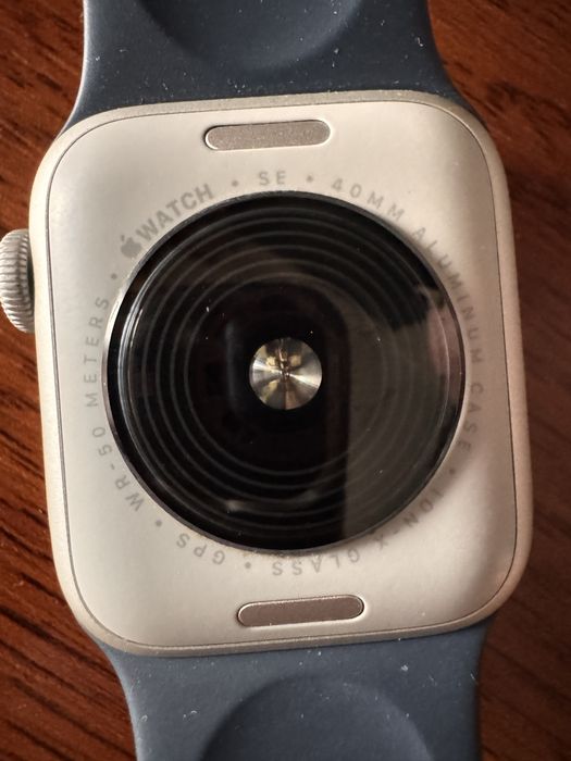 Продам часы iWatch SE 40mm