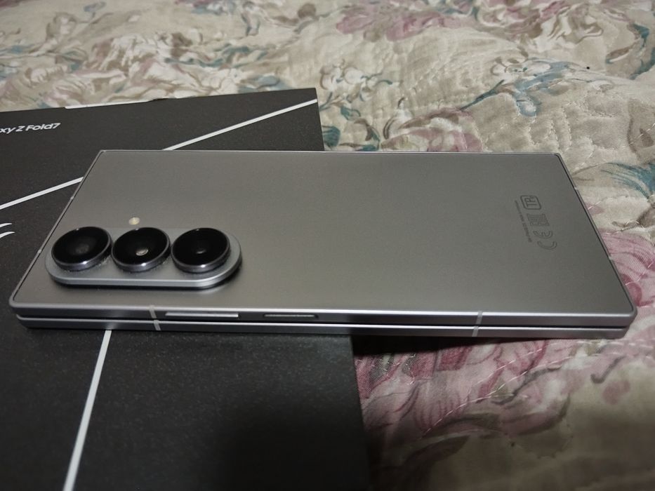 Samsung galaxy Z fold 7 . 12/512 gb.