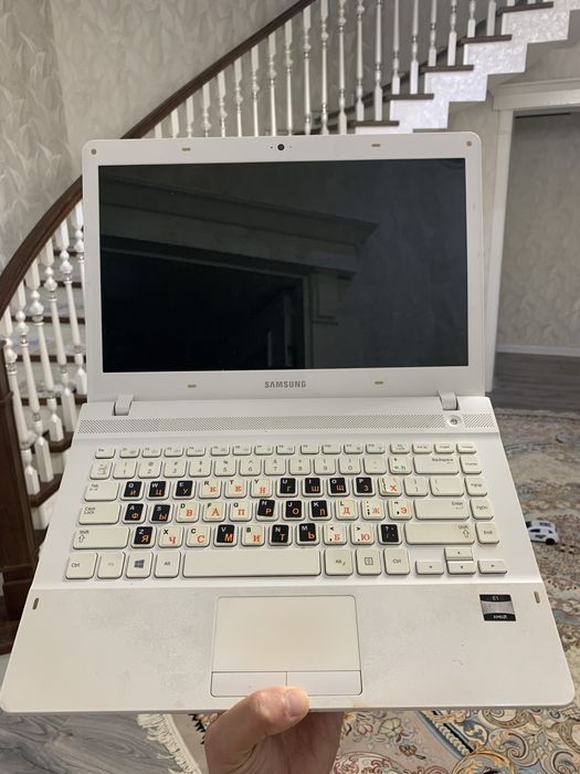 Notebook sotiladi srochna