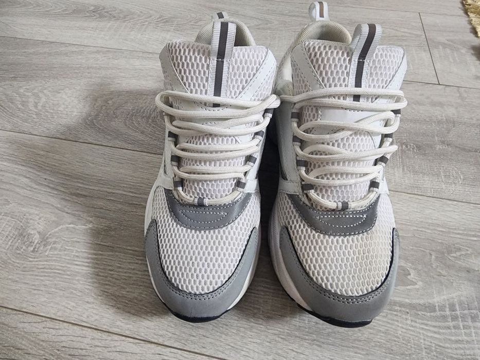 Dior b22 белого цвета