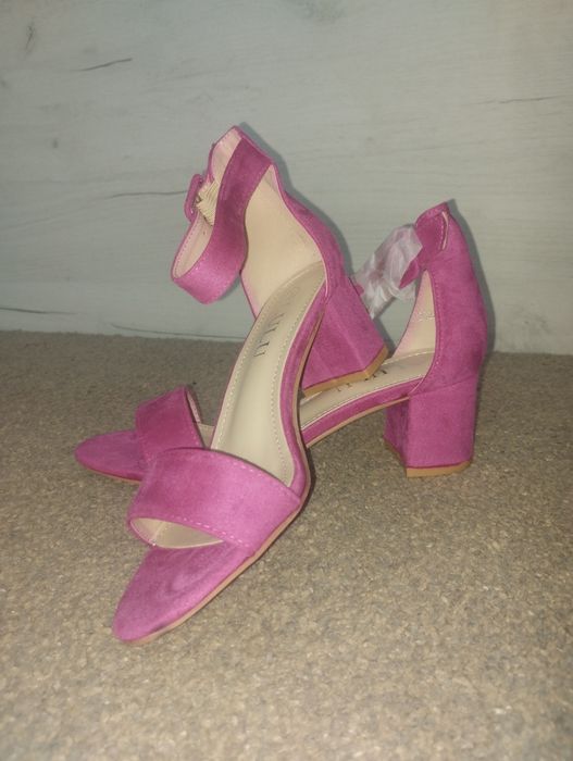 Дамски обувки и сандали