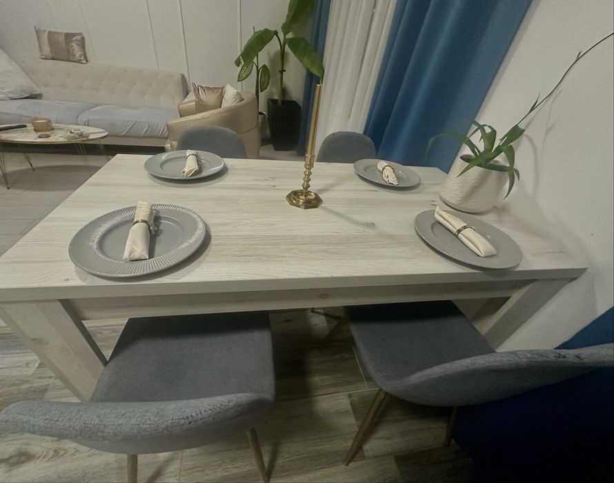 Masa de dining cu 4 scaune