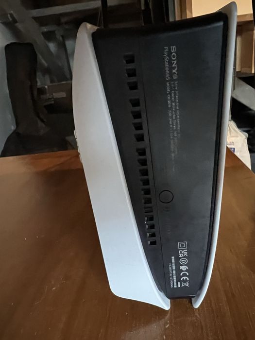 PlayStation 5 + 3 controllere DualSense