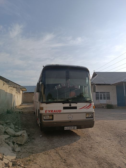Mercedes bens avtobus sotiladi