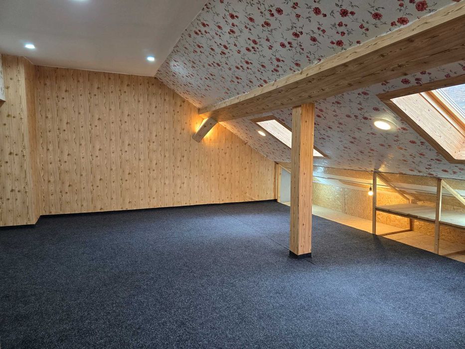 Vând apartament la casă