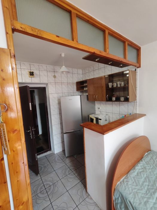 Persoana fizica vând garsonieră 21 mp + garaj de tabla + spatiu depozitare