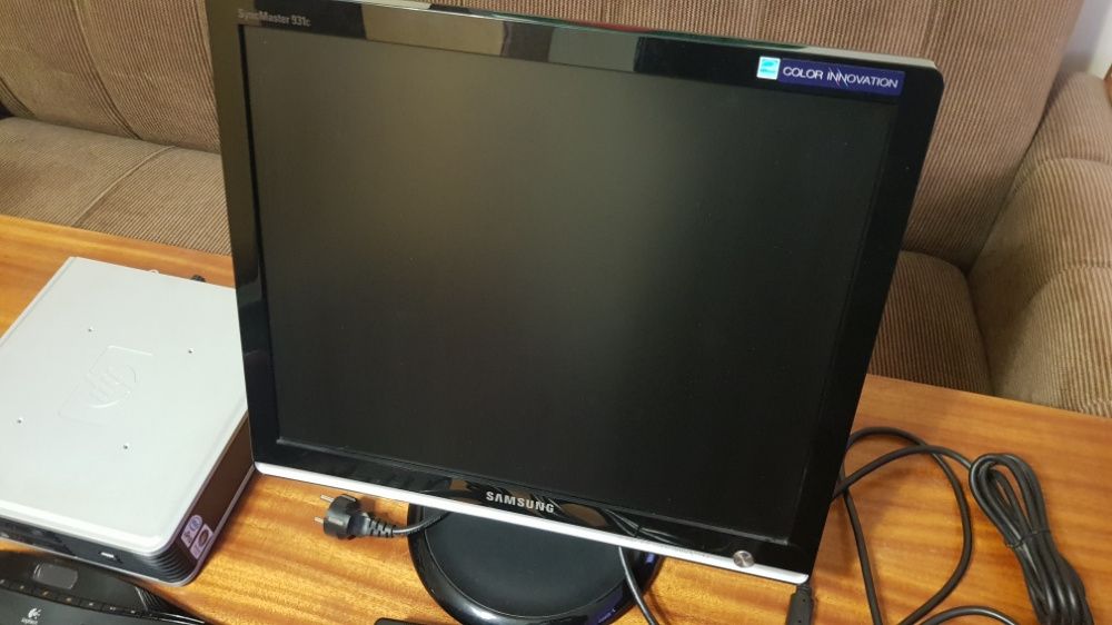 Продавам компютър HP, монитор Samsung