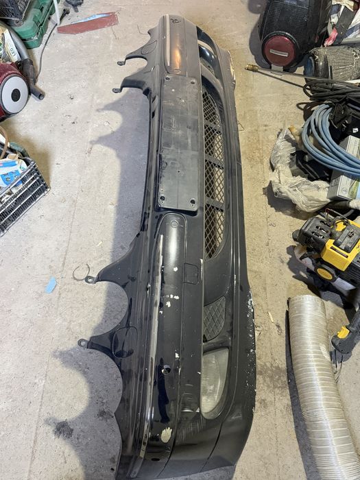 Передний бампер на лупарик W210