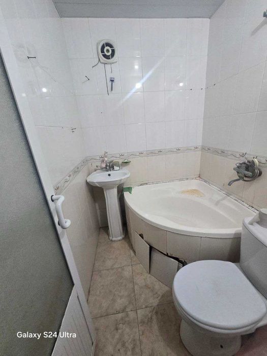 Продаётся Срочно 2х комнатная квартира 3-этаже 1-остановка Микрорайон