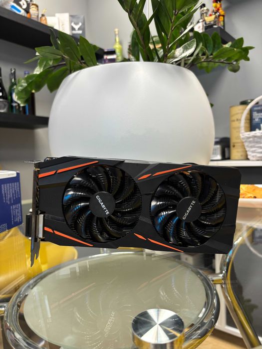 Видеокарта Gigabyte Radeon RX 580 (8GB / 4GB) – използвана, в перфектно състояние