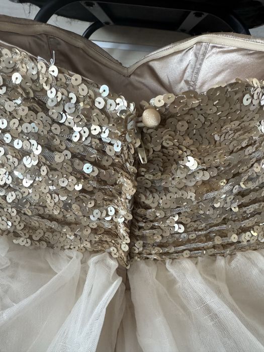 Официална рокля