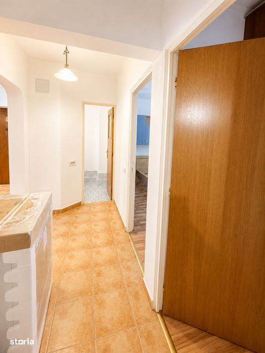 Apartament 3 camere, 2 băi, centrală termica