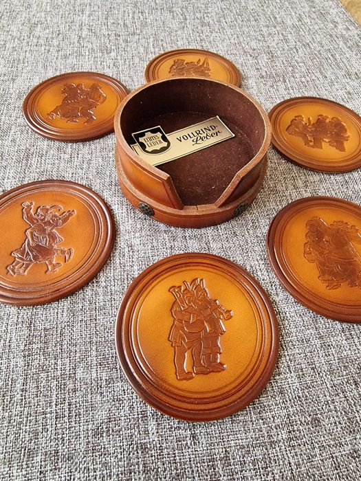 Кожени подложки за чаши