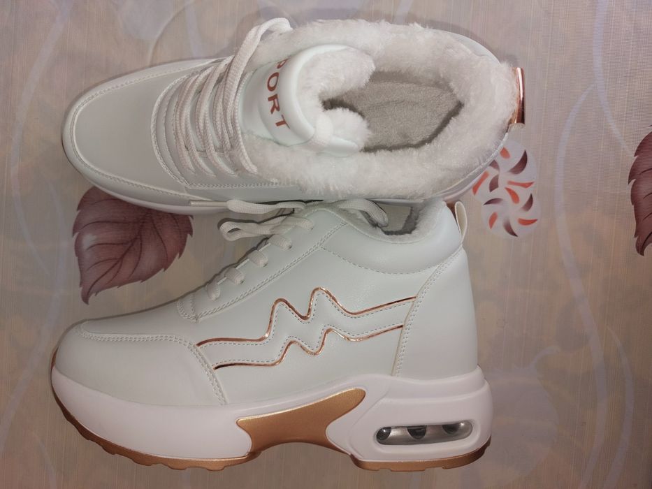 Женские кроссовки размер-39