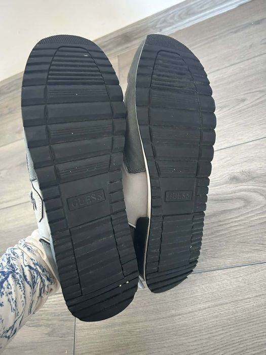 Мъжки оригинални обувки на Guess