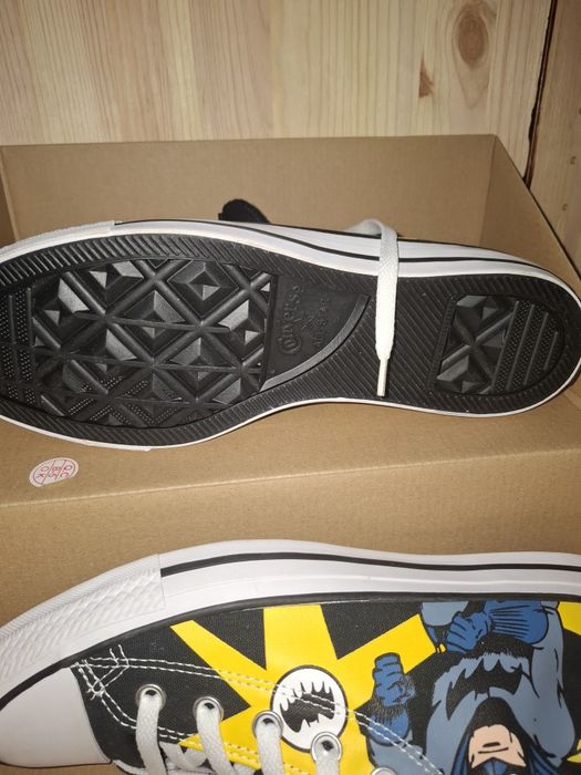 Converse Batman edition