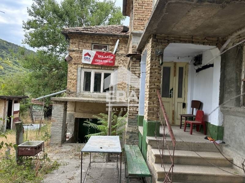 Ексклузивно! Едноетажна къща с изба и таванско помещение в село Невша,