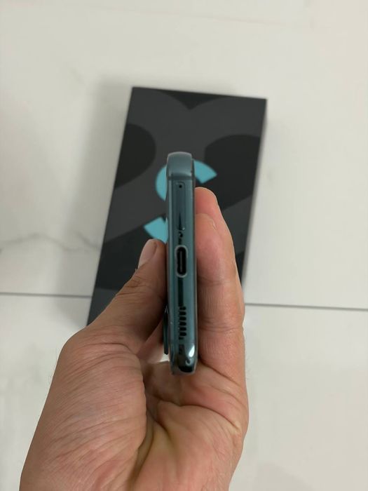 Продам Samsung s22